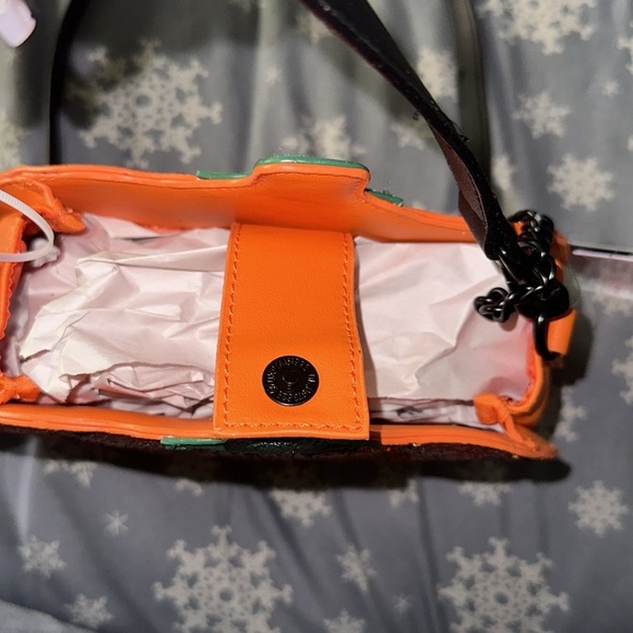 Betsey Johnson Halloween Pumpkin Sparkle Glow-In-The-Dark 2 face crossbody purse - Picture 9 of 15